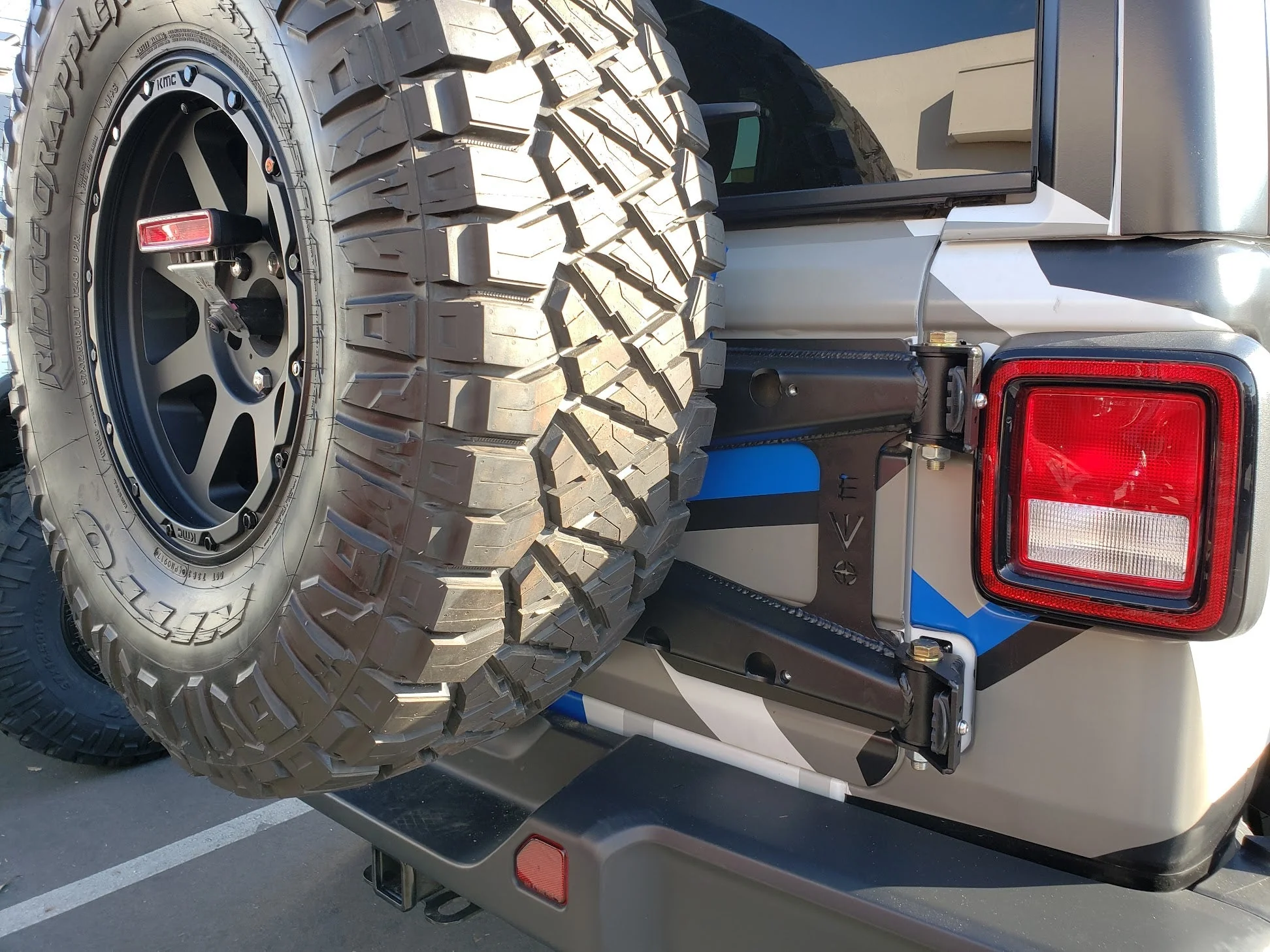 JEEP WRANGLER HEAVY DUTY HINGED SPARE TIRE CARRIER FOR JL/JLU - Image 7